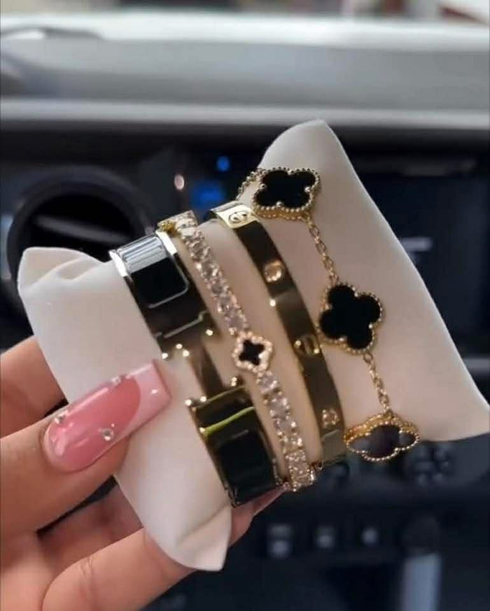 Bracelet stack 5