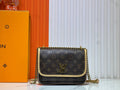 L Chain Bag